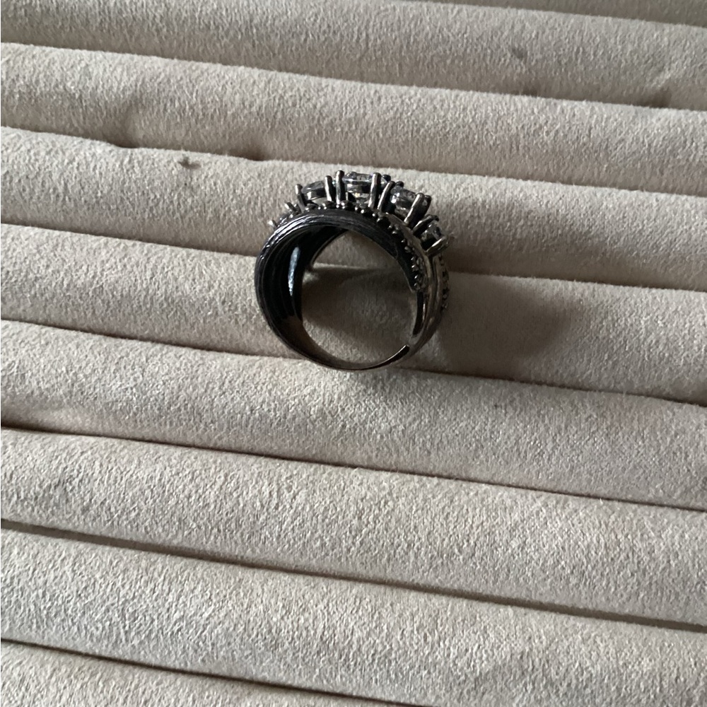Elegant Silver and Black Simulated Diamond Ring - Picture 2 of 2